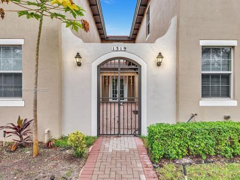 1319 SW 147th Avenue Pembroke Pines FL 33027