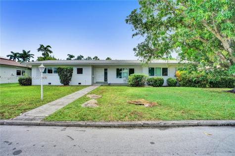 1131 S Southlake Drive Hollywood FL 33019