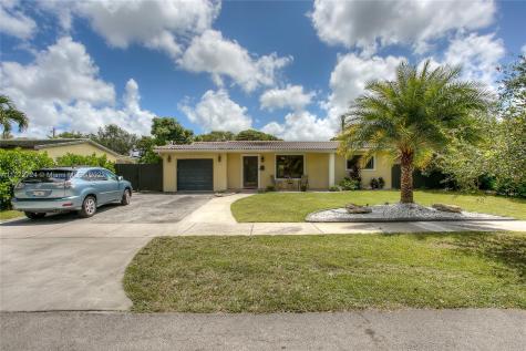 13961 Lake George Court Miami Lakes FL 33014