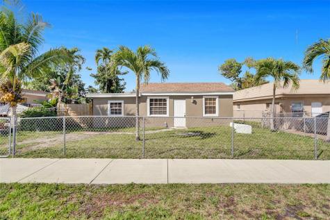 5719 SW 40th Street West Park FL 33023