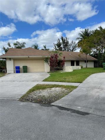 9511 SW 6th Street Pembroke Pines FL 33025