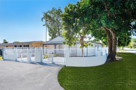 6794 SW 13th Street Miami FL 33144