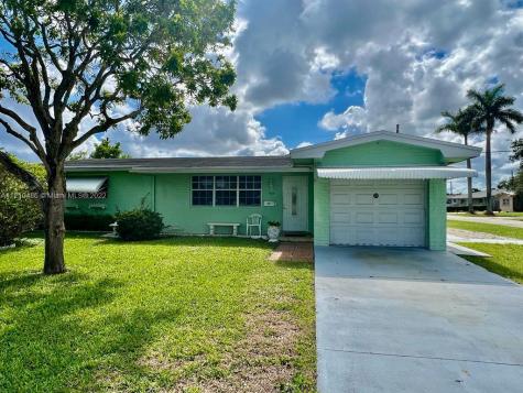 1420 NW 85th Way Pembroke Pines FL 33024
