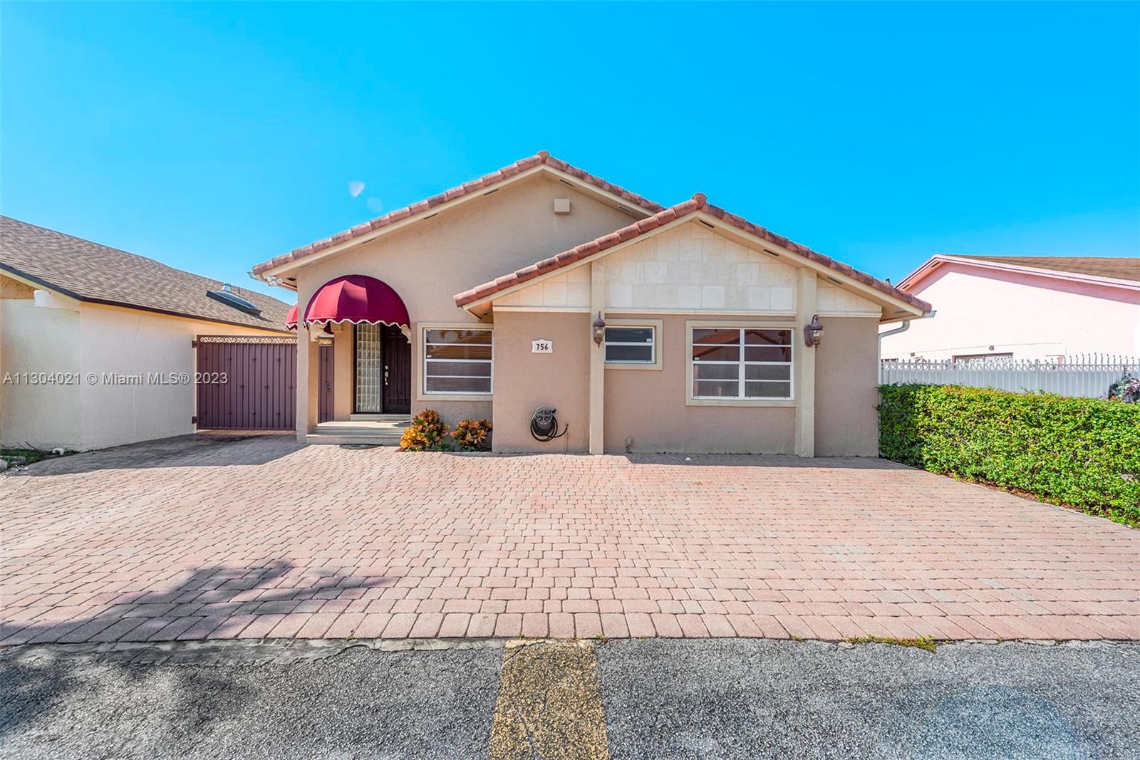 756 SW 100th Court Circle Miami FL 33174