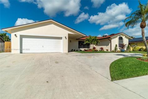 252 La Mancha Avenue Royal Palm Beach FL 33411