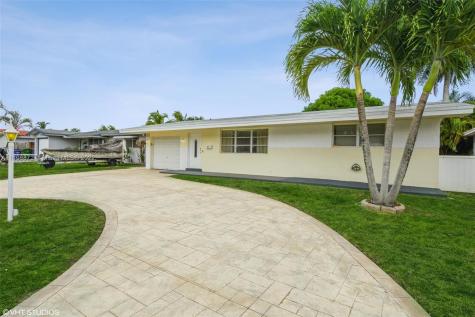 1211 NW 87th Way Pembroke Pines FL 33024