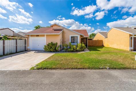 940 SW 109th Avenue Pembroke Pines FL 33025