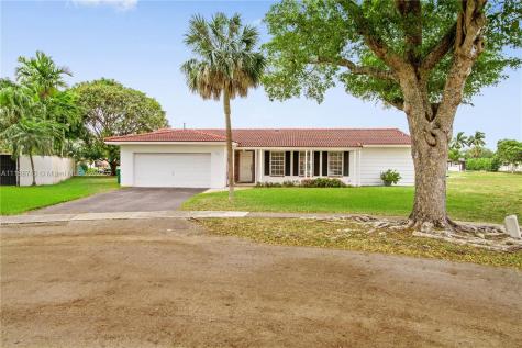 7181 Bamboo Court Miami Lakes FL 33014