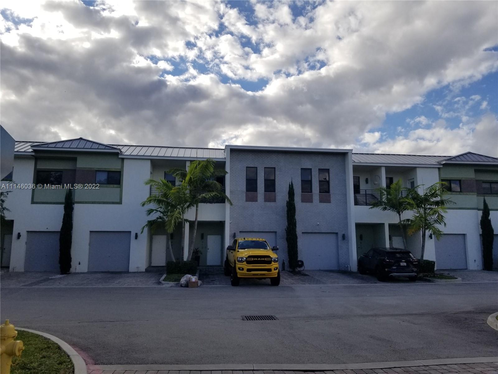 913 NW 45th Terrace Plantation FL 33317