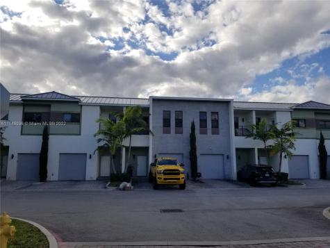 913 NW 45th Terrace Plantation FL 33317