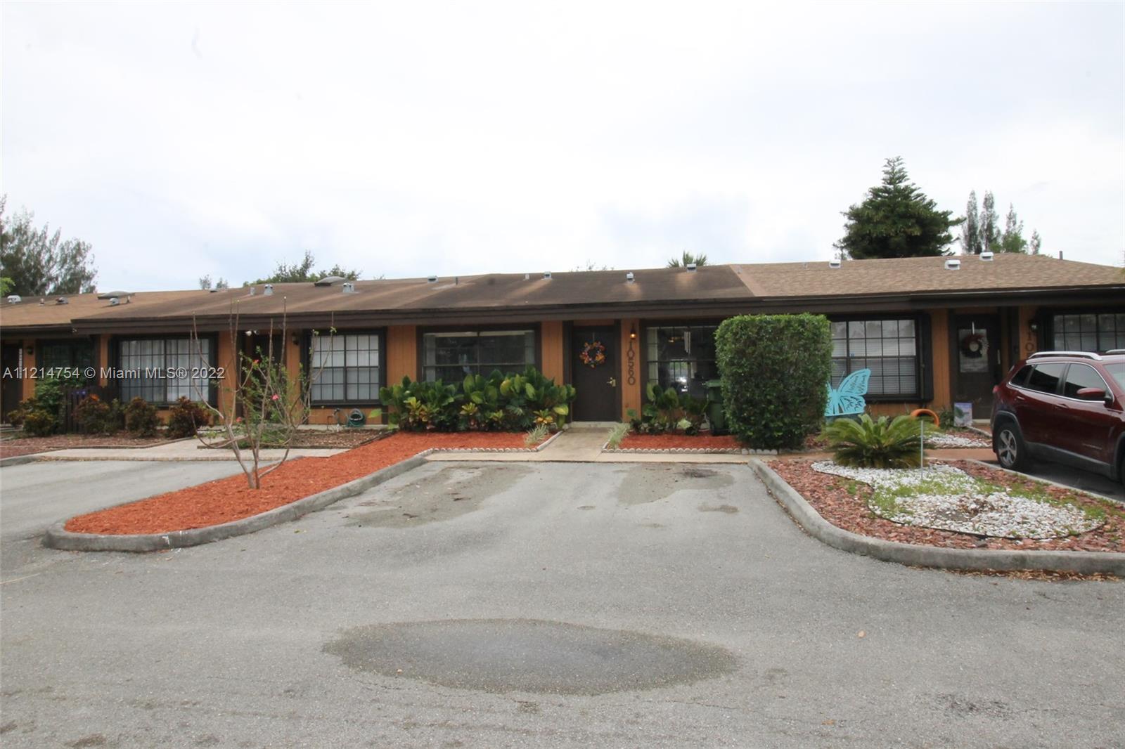 10560 Buttonwood Avenue Pembroke Pines FL 33026