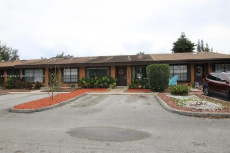 10560 Buttonwood Avenue Pembroke Pines FL 33026