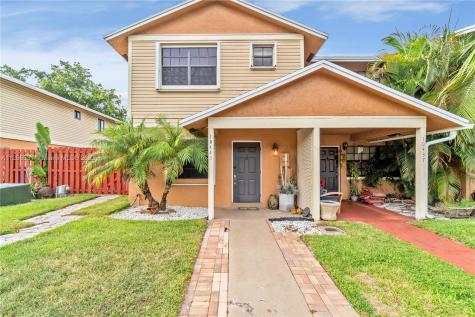 10443 NW 3rd Street Pembroke Pines FL 33026