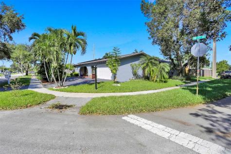 731 NW 92nd Avenue Pembroke Pines FL 33024