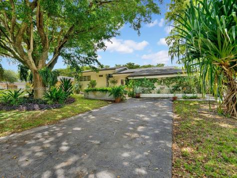 414 S 57th Way Hollywood FL 33023