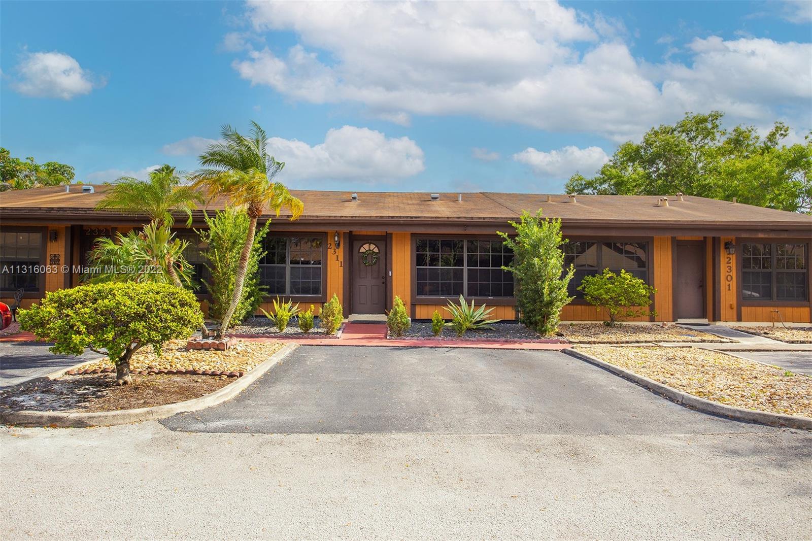 2311 Poinsetta Court Pembroke Pines FL 33026