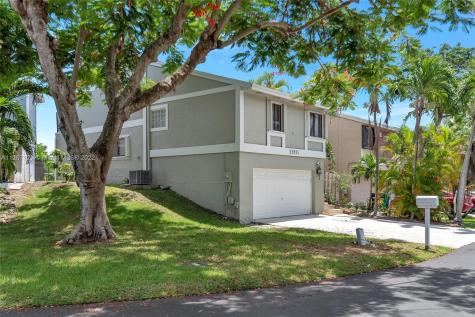21811 SW 98th Place Cutler Bay FL 33190
