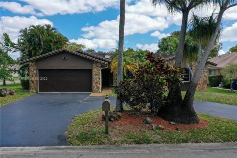2155 NW 86th Way Coral Springs FL 33071