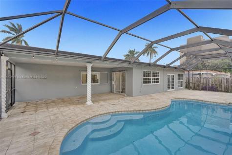 1116 NE 4th Court Hallandale Beach FL 33009