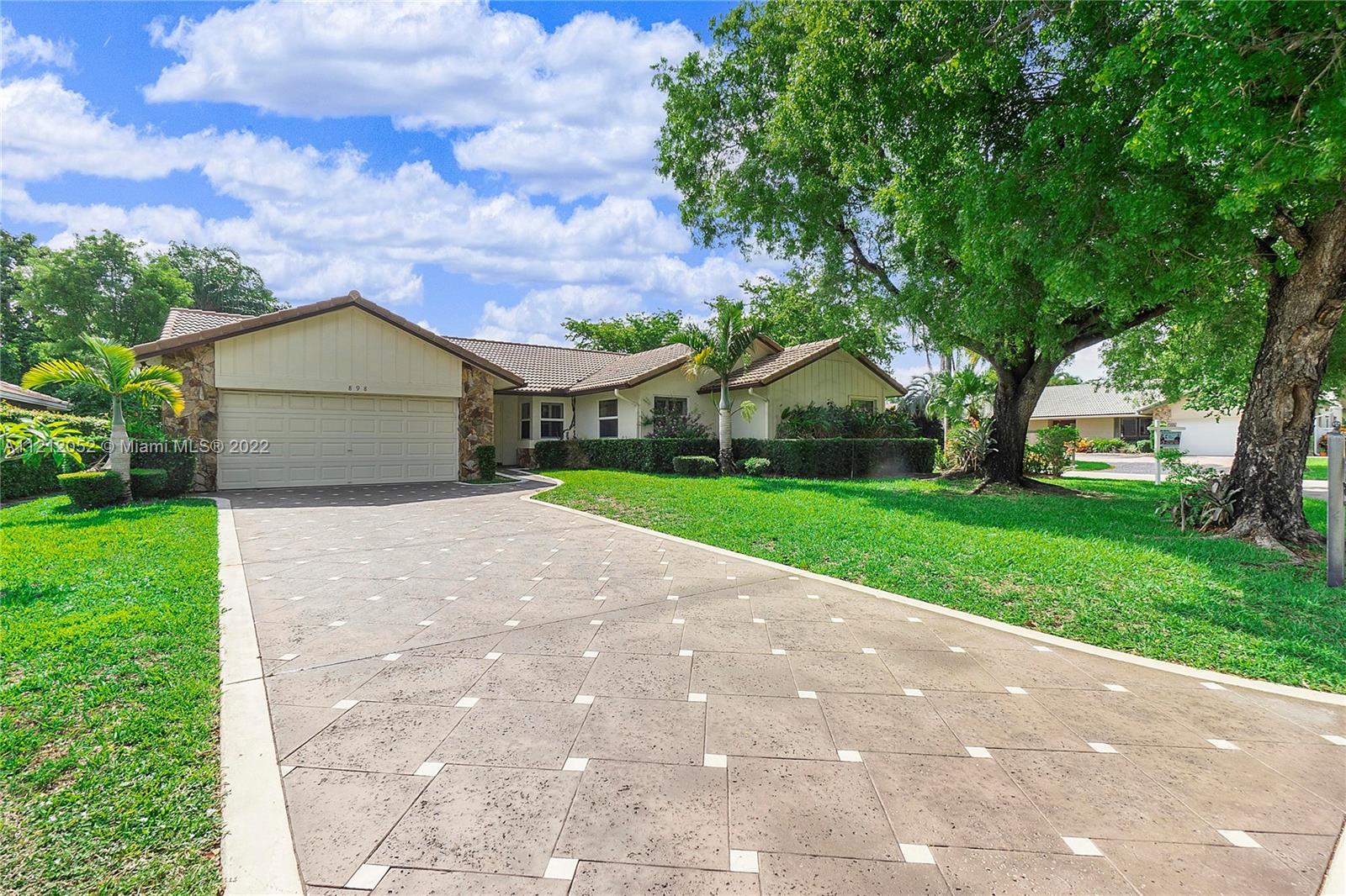 898 NW 107th Lane Coral Springs FL 33071