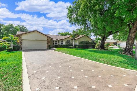 898 NW 107th Lane Coral Springs FL 33071