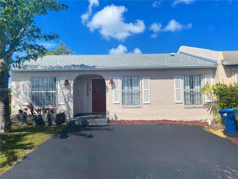 2743 NW 204th Terrace Miami Gardens FL 33056