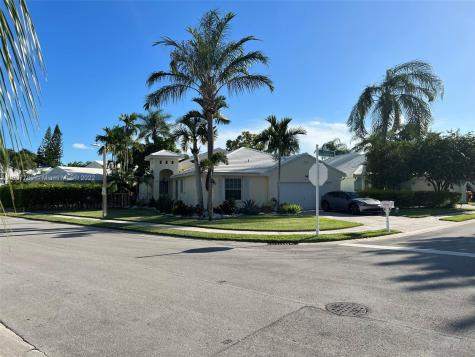 15200 Wilshire Way Pembroke Pines FL 33027
