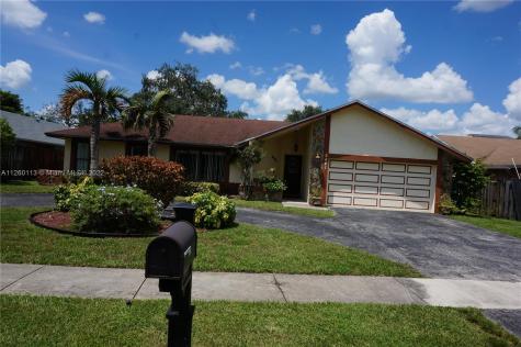 8441 SW 27th Place Davie FL 33328
