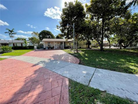 2611 SW 121st Avenue Miami FL 33175