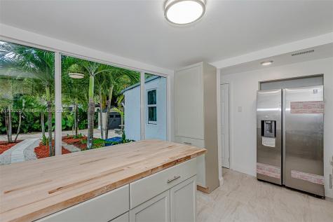 2154 NW 42nd Street Miami FL 33142