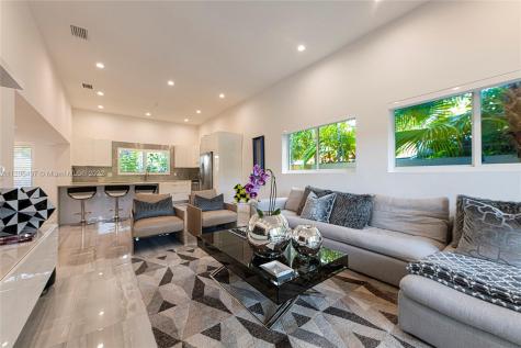 2460 NE 209th Terrace Miami FL 33180