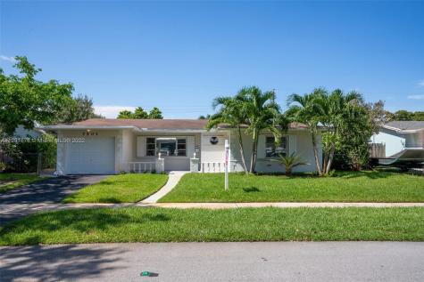 7501 Cleveland Street Hollywood FL 33024