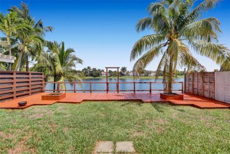 8909 SW 214th Street Cutler Bay FL 33189