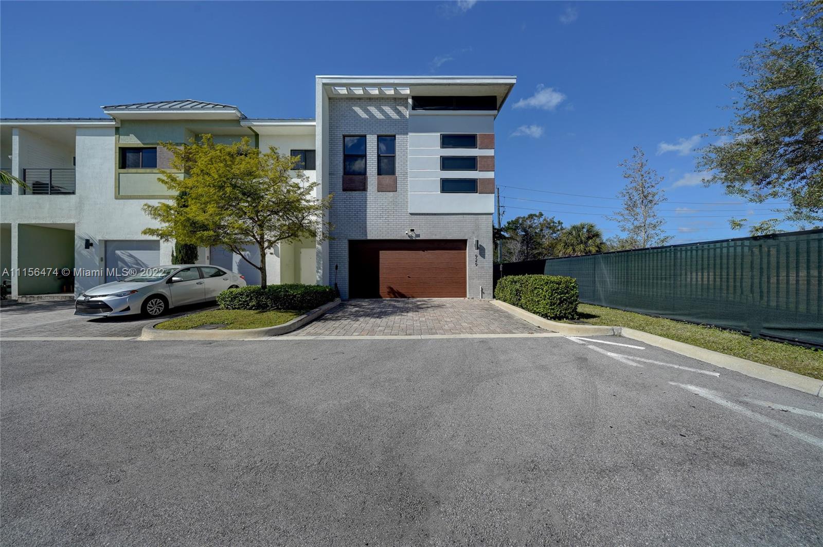 929 NW 45th Terrace Plantation FL 33317