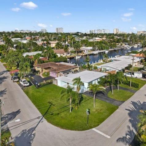 2215 SE 10th Street Pompano Beach FL 33062