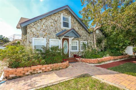 422 NW 9th Street Homestead FL 33030