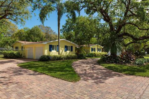 10905 SW 84th Court Miami FL 33156