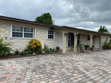 874 W 70th Place Hialeah FL 33014