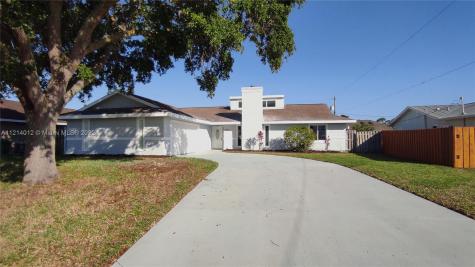 2593 SW Grotto Circle Port St. Lucie FL 34953