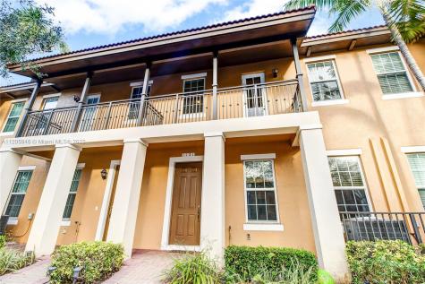 1121 SW 147th Terrace Pembroke Pines FL 33027