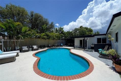810 NE 182nd Street North Miami Beach FL 33162