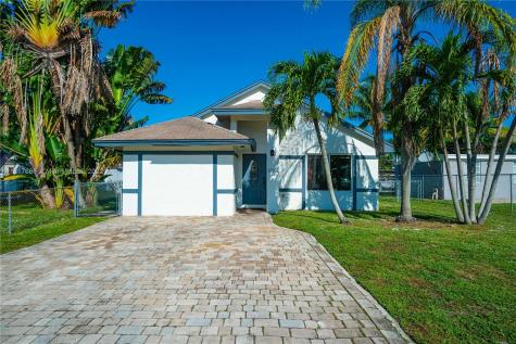 5725 SW 39th Street West Park FL 33023