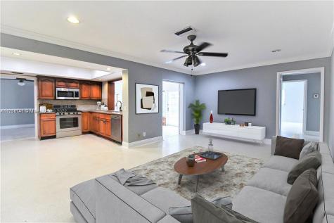 5261 SW 9th Street Plantation FL 33317