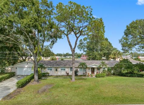 8327 Terracewood Circle Tampa FL 33615