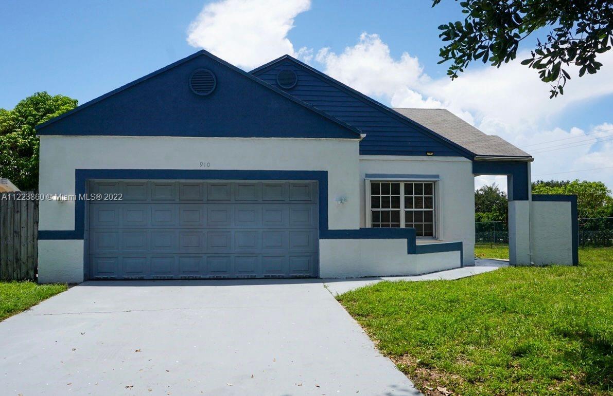 910 SW 86th Avenue Pembroke Pines FL 33025