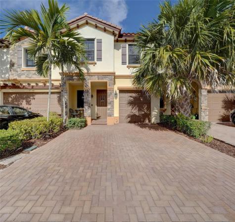 6948 Halton Park Lane Coconut Creek FL 33073