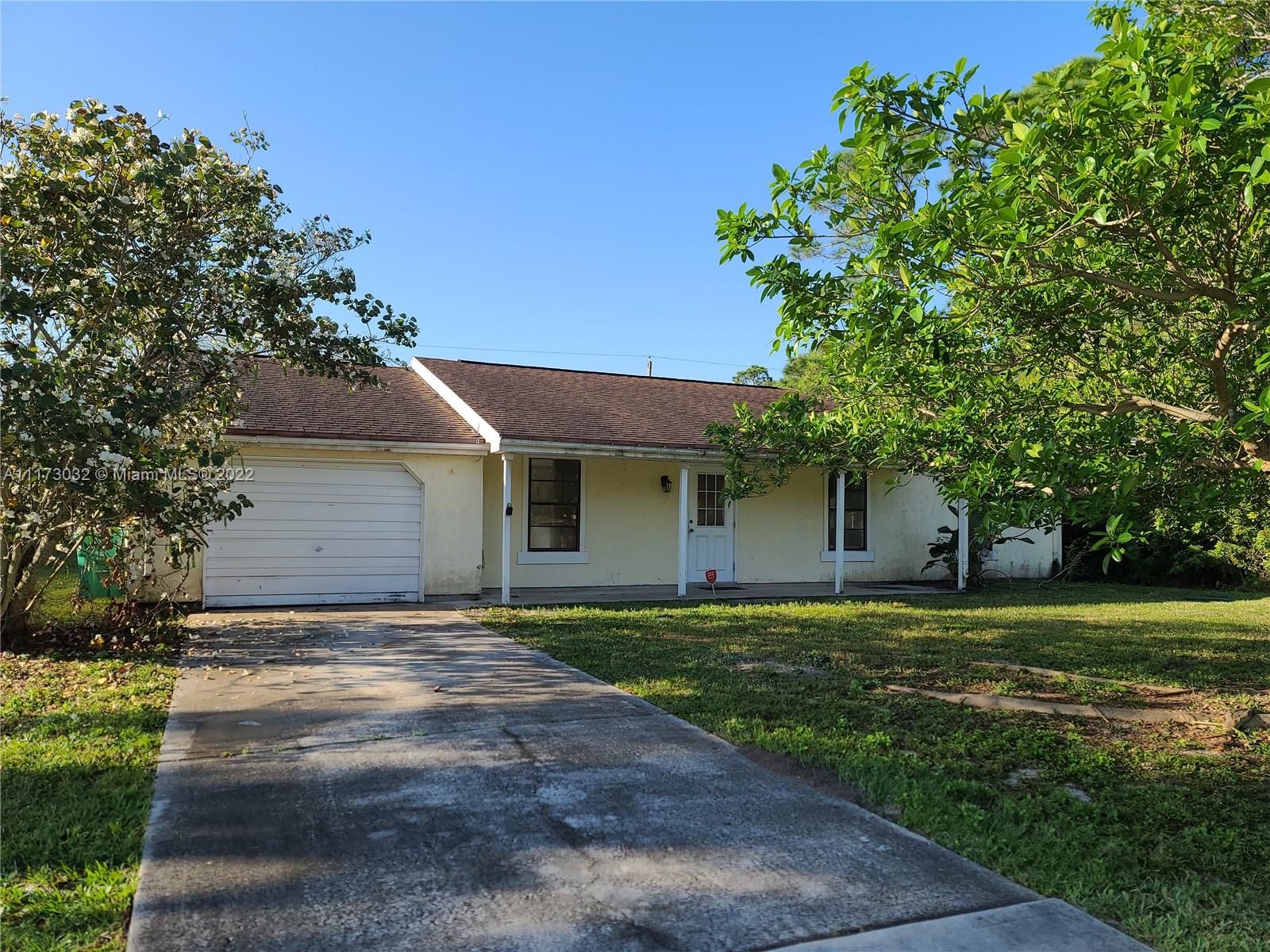 982 SE Candle Avenue Port St. Lucie FL 34983