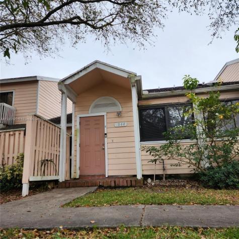 1844 Racquet Court North Lauderdale FL 33068