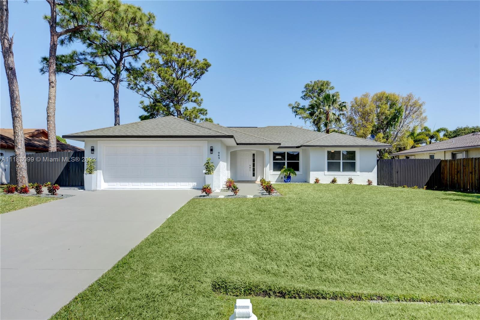 949 SE Brookedge Avenue Port St. Lucie FL 34983