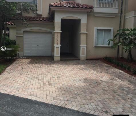 10906 NW 70th Street Doral FL 33178